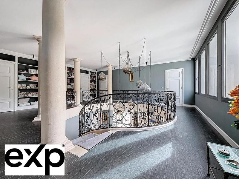 Propriété - 1 032 m² - 18 pièces