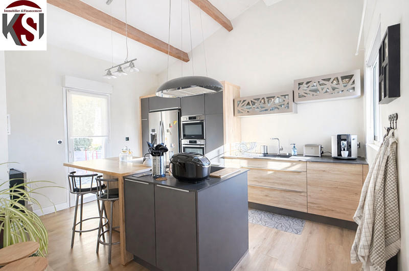 Maison - 277 m² - 12 pièces