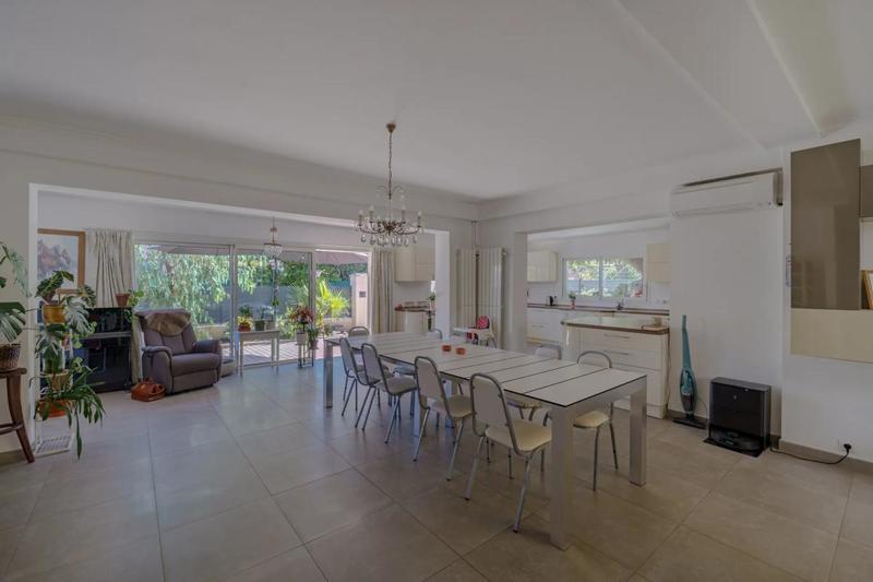 Maison - 350 m² - 6 pièces