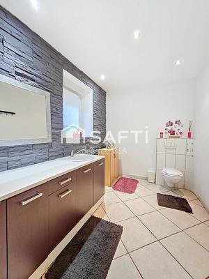 Maison - 224 m² - 7 pièces