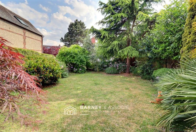 Maison - 418 m² - 10 pièces