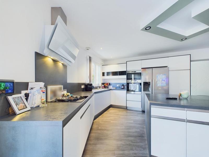 Maison - 184 m² - 5 pièces