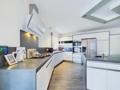 Maison - 184 m² - 5 pièces