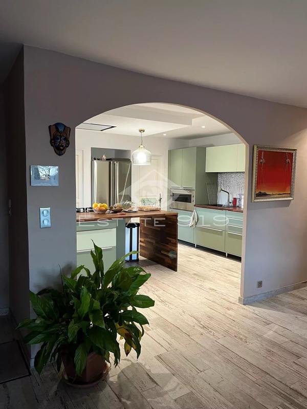 Villa - 183 m² - 6 pièces