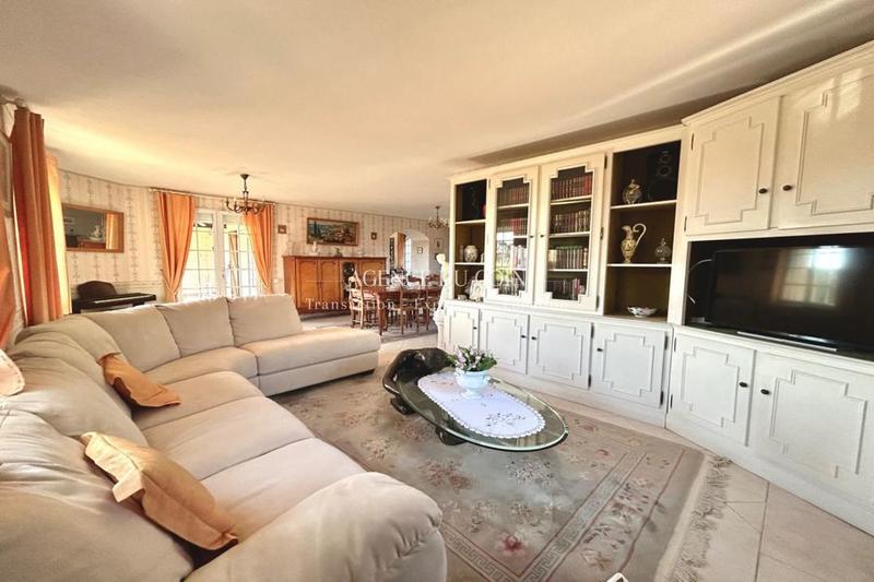 Maison traditionnelle - 180 m² - 7 pièces