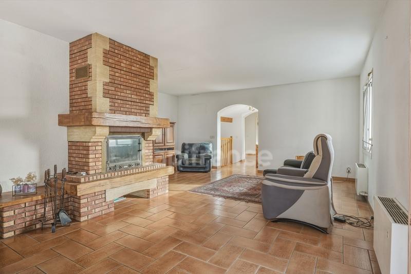 Maison - 230 m² - 6 pièces