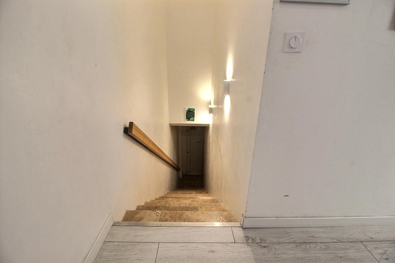 Local d'activité / Entrepôt - 132 m² - 6 pièces