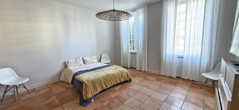 Maison - 241 m² - 8 pièces