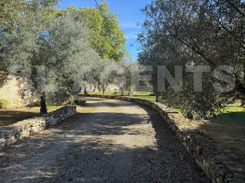 Maison - 634 m² - 21 pièces