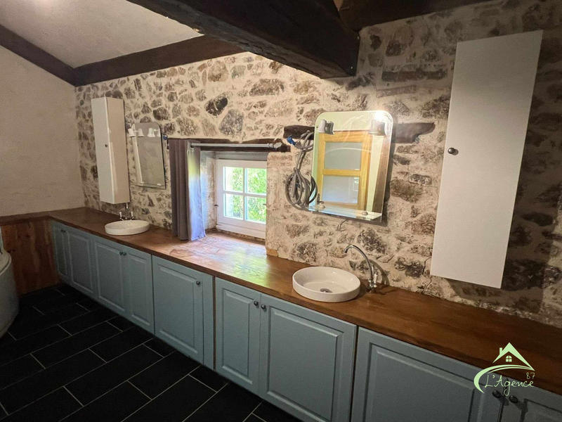 Maison traditionnelle - 187 m² - 6 pièces