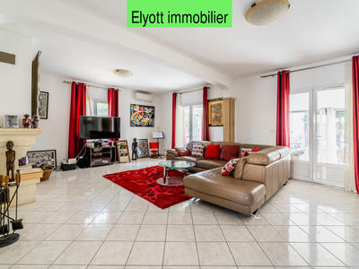 Maison - 232 m² - 12 pièces