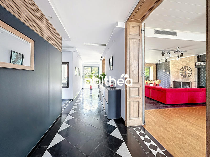 Propriété - 331 m² - 10 pièces