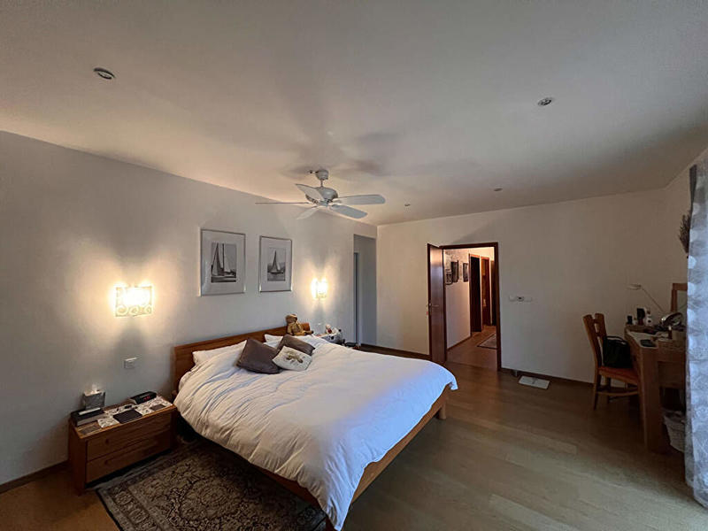 Maison - 245 m² - 9 pièces