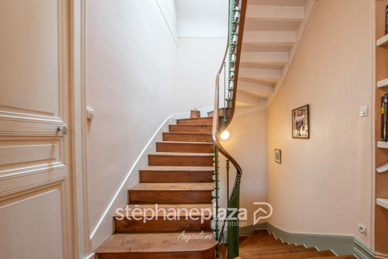 Demeure - 220 m² - 6 pièces