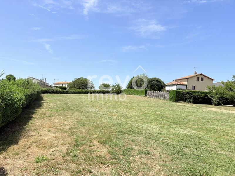 Terrain constructible - 1 600 m²
