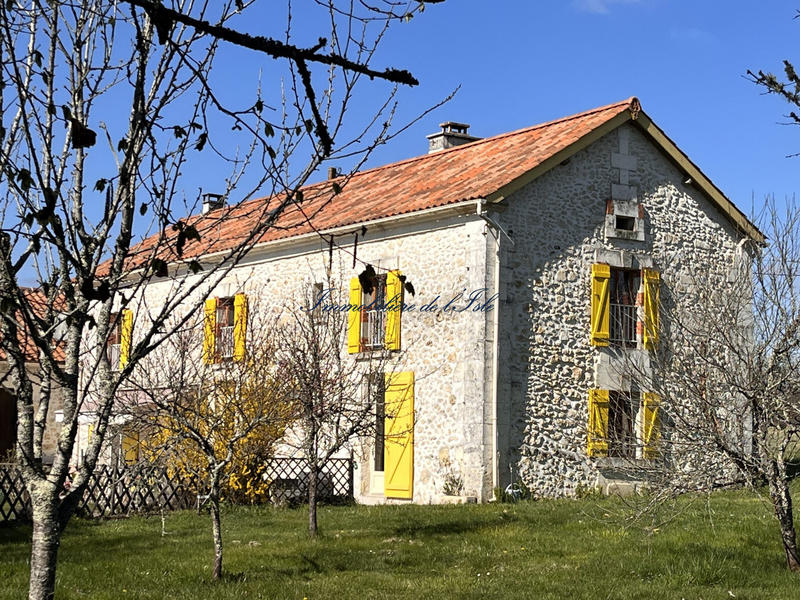Maison - 233 m² - 8 pièces