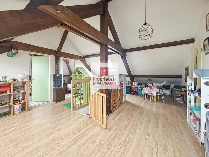 Maison - 2 040 m² - 10 pièces