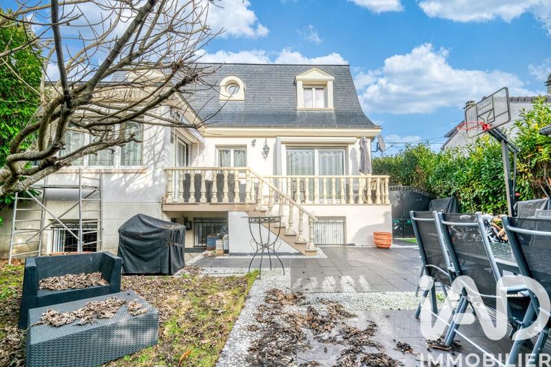 Maison - 269 m² - 8 pièces