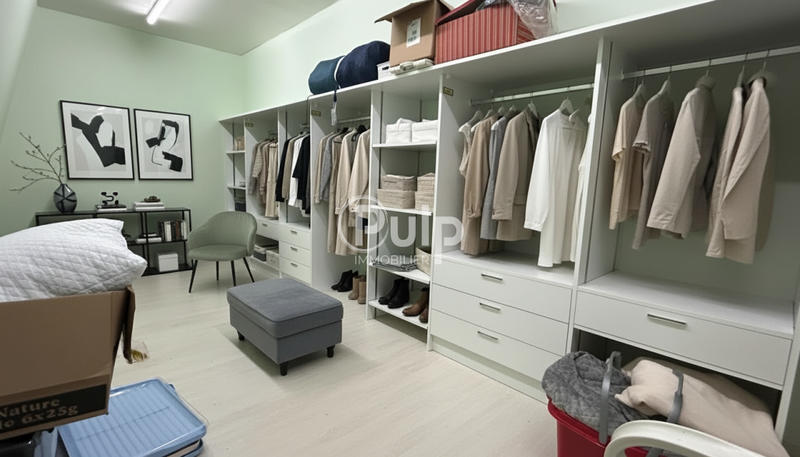 Maison - 195 m² - 8 pièces