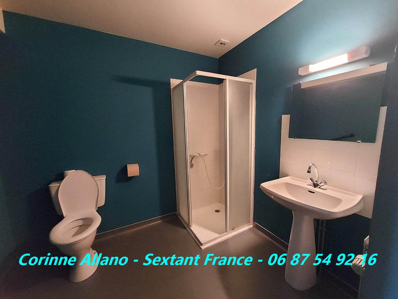 Maison - 1 528 m² - 40 pièces