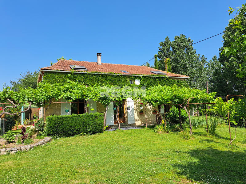 Maison - 264 m² - 9 pièces