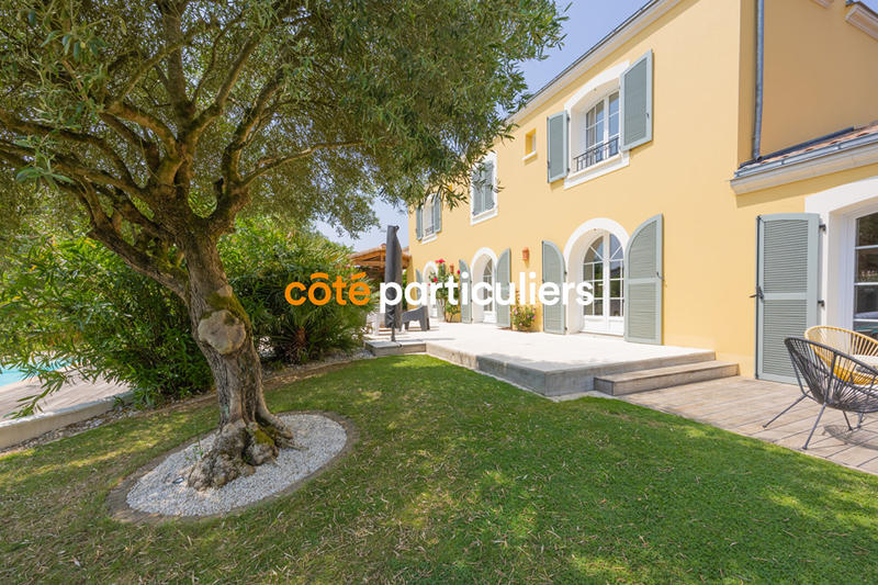 Maison - 220 m² - 8 pièces