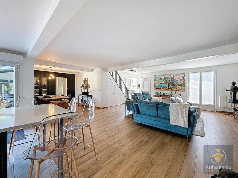 Maison - 208 m² - 6 pièces