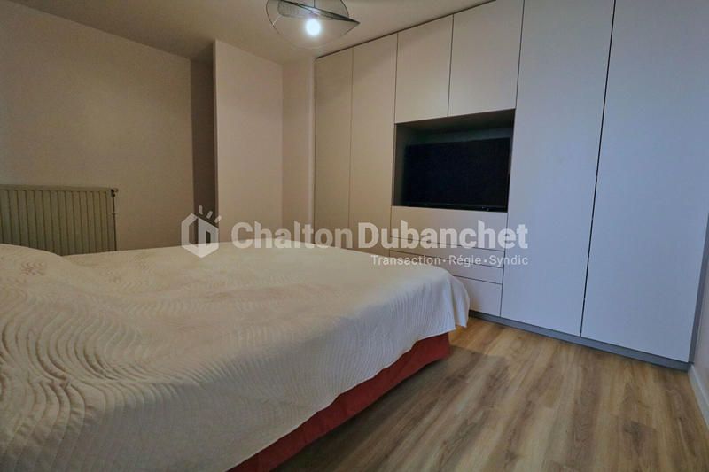 Maison - 180 m² - 8 pièces