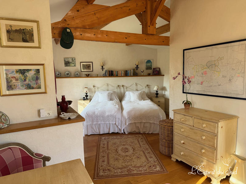 Maison - 750 m² - 21 pièces