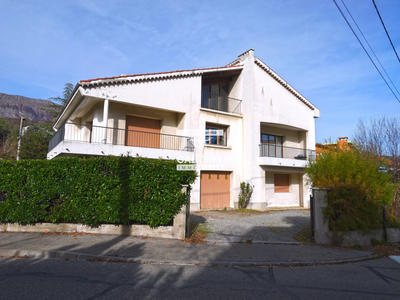 Maison - 191 m² - 5 pièces