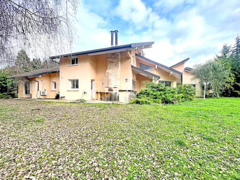 Maison - 405 m² - 15 pièces