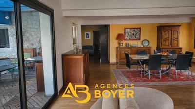 Maison - 304 m² - 8 pièces