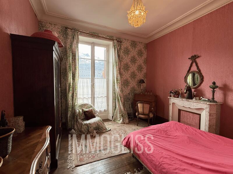 Appartement - 177 m² - 8 pièces