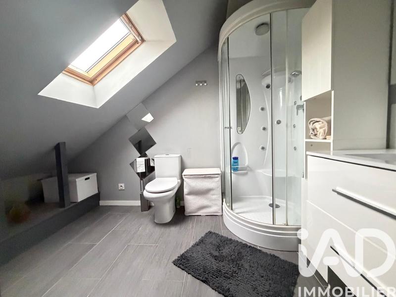 Maison - 180 m² - 8 pièces