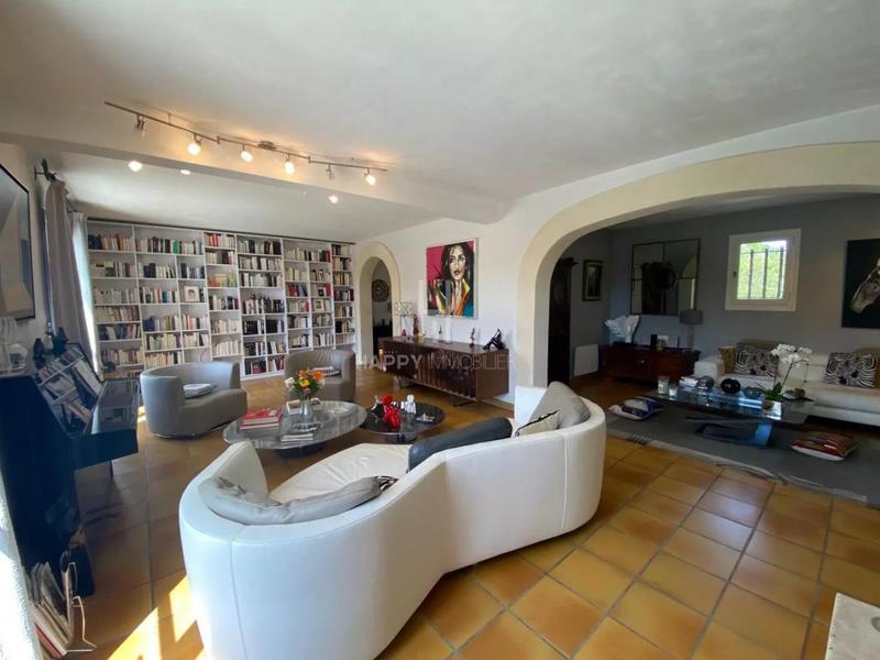 Propriété - 198 m² - 7 pièces