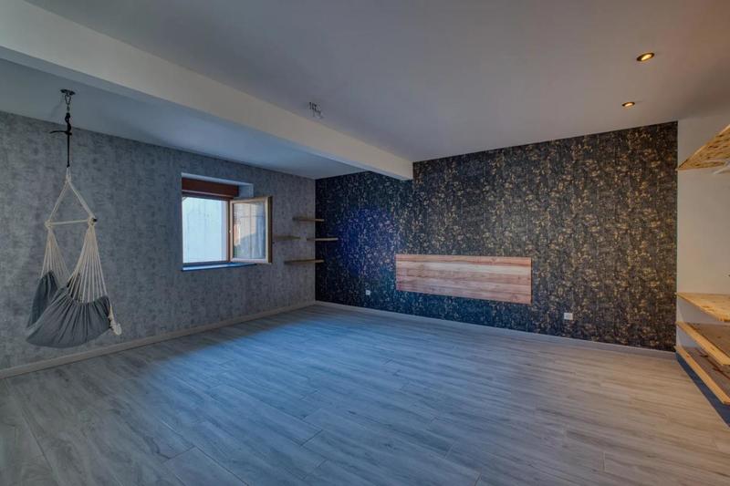 Maison - 270 m² - 9 pièces