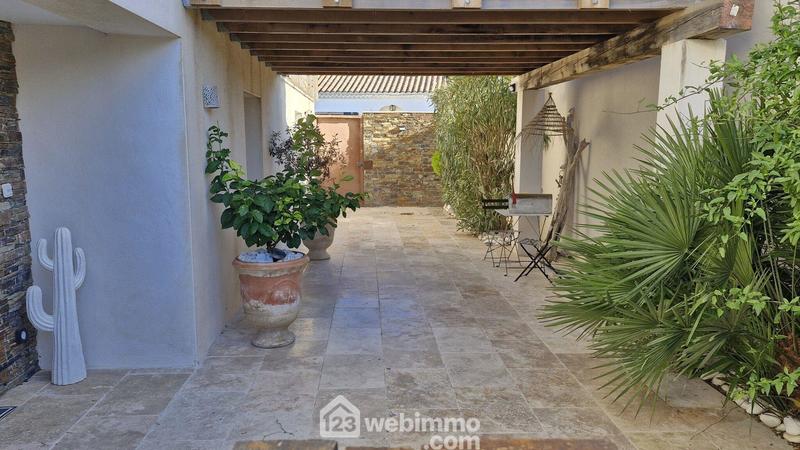 Maison - 250 m² - 11 pièces