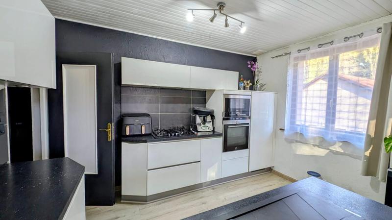 Maison traditionnelle - 184 m² - 5 pièces