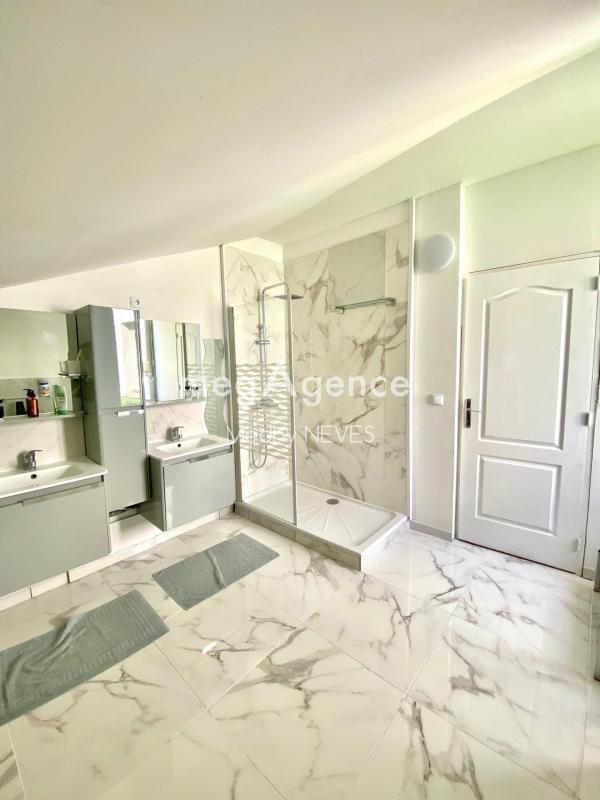 Maison - 226 m² - 8 pièces