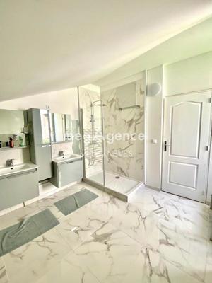 Maison - 226 m² - 8 pièces