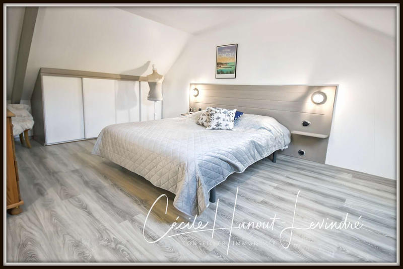 Maison - 202 m² - 9 pièces