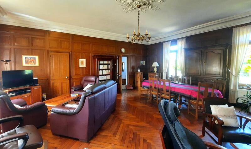 Demeure - 270 m² - 9 pièces