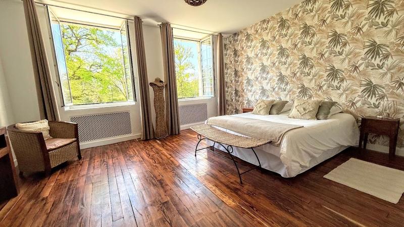 Propriété - 680 m² - 21 pièces