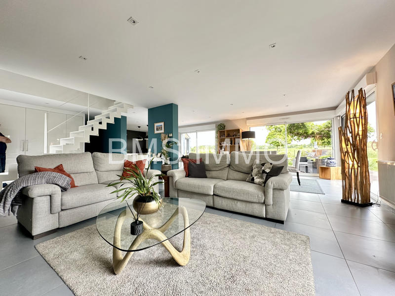 Maison - 245 m² - 6 pièces