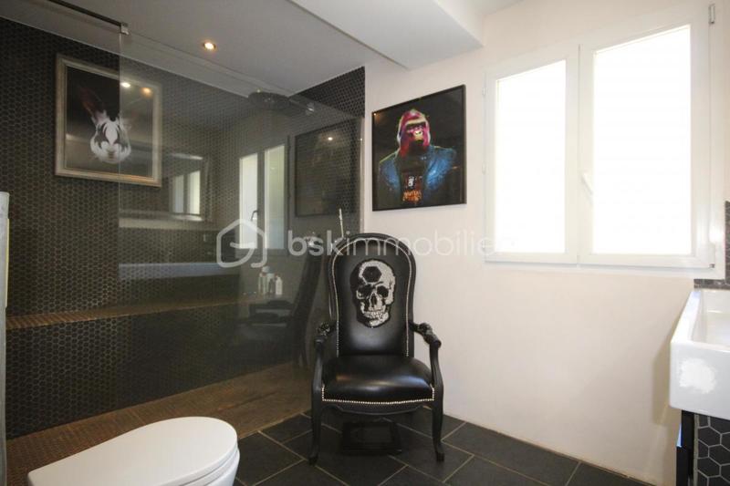 Maison d'architecte - 207 m² - 7 pièces