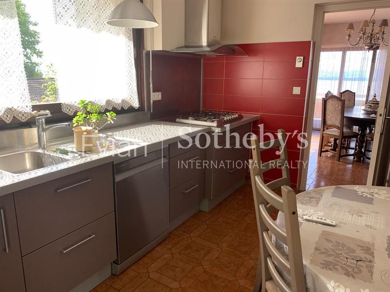 Maison - 243 m² - 8 pièces