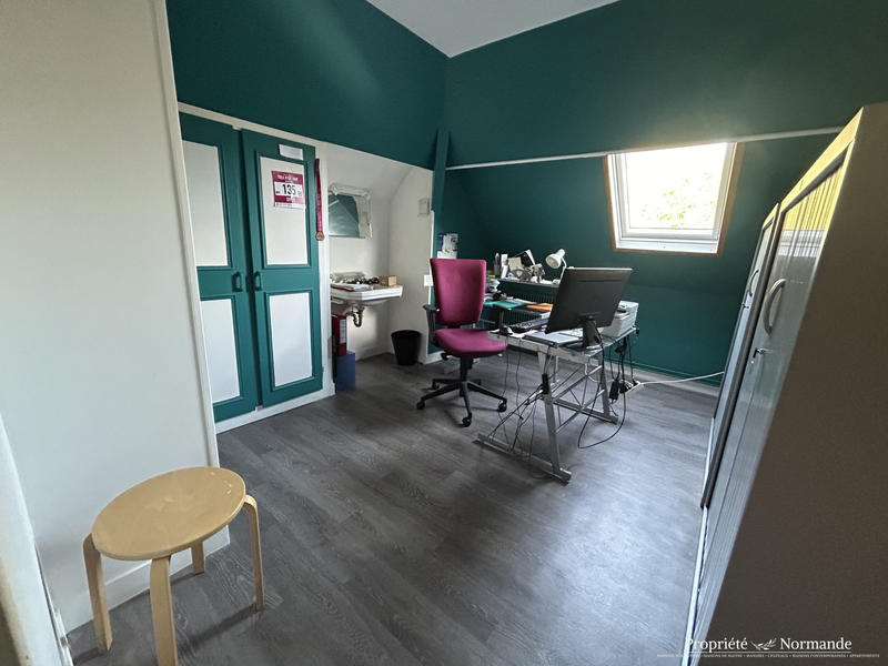 Maison - 280 m² - 8 pièces