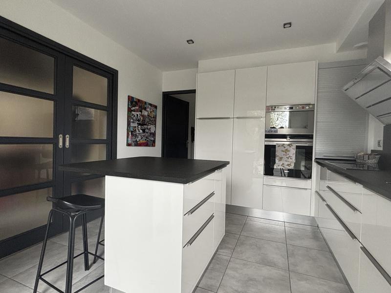 Maison traditionnelle - 225 m² - 7 pièces