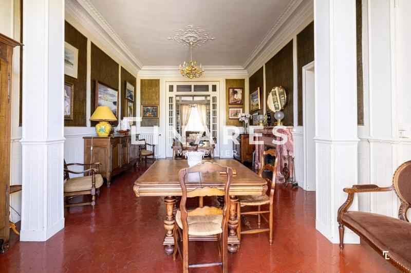 Appartement - 211 m² - 6 pièces