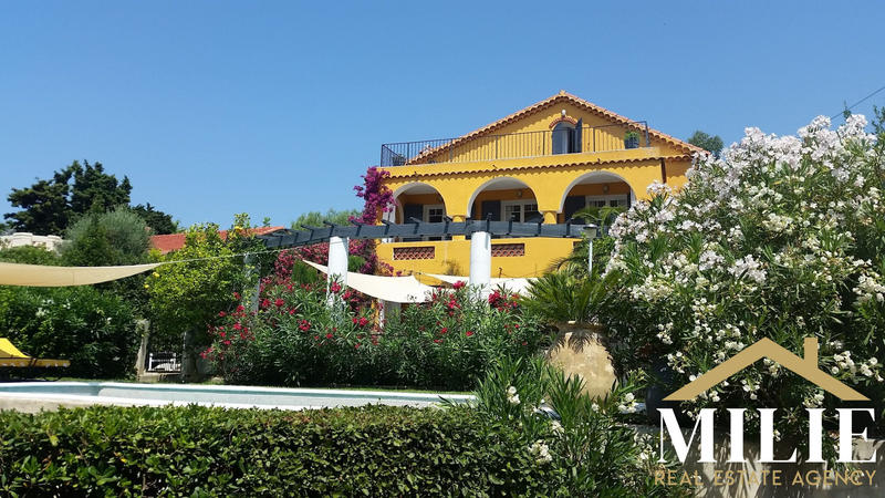 Villa - 245 m² - 7 pièces